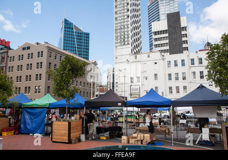 Marché alimentaire Les agriculteurs à côté de la gare de Britomart au centre d'Auckland. Banque D'Images