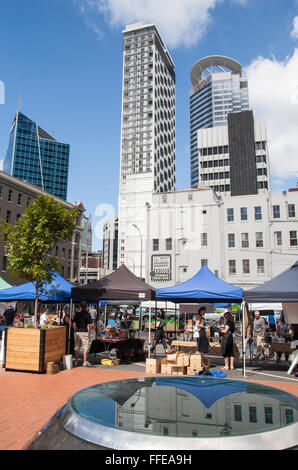 Marché alimentaire Les agriculteurs à côté de la gare de Britomart au centre d'Auckland. Banque D'Images