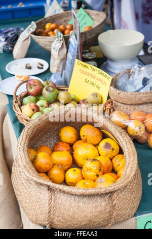 Marché alimentaire Les agriculteurs à côté de la gare de Britomart au centre d'Auckland. Banque D'Images