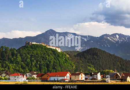 La Forteresse de Rasnov sur le sommet de la montagne Banque D'Images