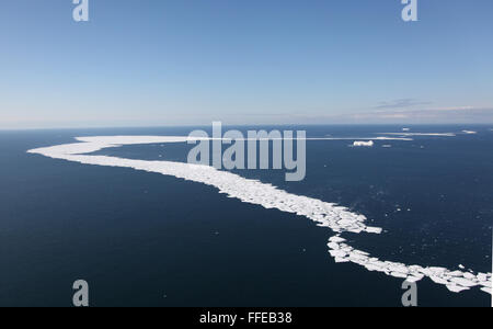 (160212) -- 'XUELONG' BRISE-GLACE, le 12 février 2016 (Xinhua) -- Photo prise le 9 février 2016 montre paysage sur la mer de Ross en Antarctique. Le brise-glace chinois Xuelong' ou ', Snow Dragon, atteint la mer de Ross à la recherche scientifique. (Xinhua/Zhu Jichai) (DHF) Banque D'Images