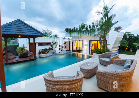 Villa tropical avec gazebo extérieur Banque D'Images