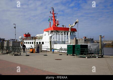 Le port de ferry de Neuharlingersiel. Les ferries aller aux îles de Frise orientale. Neuharlingersiel est un resort de la mer du Nord. Neuharlingersiel ; Frise orientale, Basse-Saxe, Allemagne, Europe Photo : 9 avril 2015 Banque D'Images