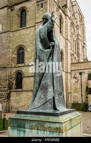 Statue de Saint Marc l'extérieur de la cathédrale de Chichester Banque D'Images