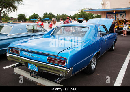 Pontiac Tempest 326 à Kissimmee location hebdomadaire de la vieille ville de Kissimmee, Floride USA croisière Banque D'Images