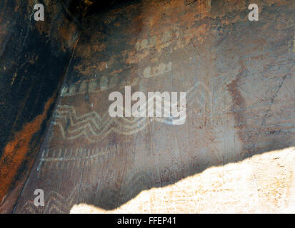 Montagnes, des pictogrammes et Petrogluphs dessinés ou peints sur la roche, des images taillées,rock,Hopi préhistoriques art.tribue Sinagua Banque D'Images