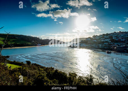 En regardant vers la mer à marée basse à partir de Snape Point, Salcombe. Devon. UK Banque D'Images