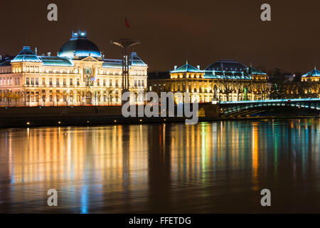 L'Université de Lyon et Université Bridge at night, Lyon, Rhône, France Banque D'Images