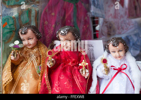 Oaxaca, Mexique - l'Enfant Jésus dolls en vente avant le 2 février Fête de Candelaria. Banque D'Images