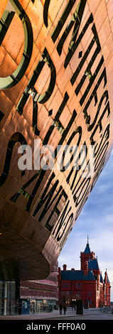Le Wales Millennium Centre et le bâtiment à Pierhead Cardiff Bay dans la capitale du Pays de Galles. Banque D'Images
