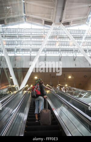 Escalator au terminal de l'aéroport de cHANGI GARE .l'aéroport de Changi à Singapour, Banque D'Images