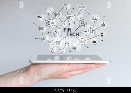 Fin Tech et l'informatique mobile concept. Hand holding tablet Banque D'Images