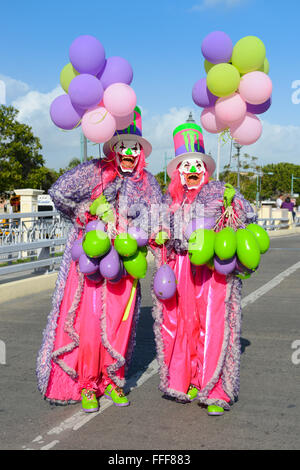 Groupe de version moderne de VEJIGANTES pendant le carnaval à Ponce, Porto Rico. Le territoire américain. Février 2016 Banque D'Images