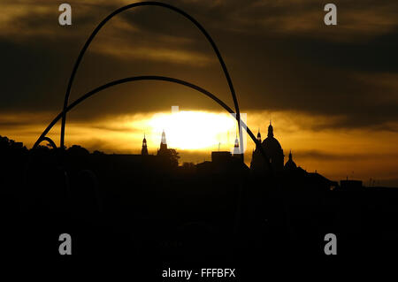 Un coucher de soleil de Barcelone panorama pris de la rambla de mar Banque D'Images