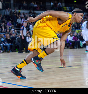 Londres, Royaume-Uni. 12 février 2016. Les Lions' Andre Lockhart (6) court en avant au cours de la London Lions contre Surrey Scorchers BBL jeu à l'Arène de cuivre dans le parc olympique. Surrey Scorchers Crédit : Imageplotter win 90-82 News et Sports/Alamy Live News Banque D'Images