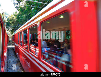 Le train à crémaillère sur le Corcovado Corcovado, l'un des monuments de Rio de Janeiro, Brésil Banque D'Images