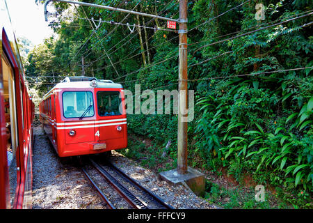 Le train à crémaillère sur le Corcovado Corcovado, l'un des monuments de Rio de Janeiro, Brésil Banque D'Images