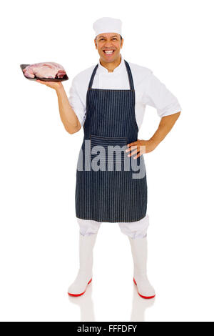 Cheerful chef holding d'âge moyen de la viande rouge isolated on white Banque D'Images