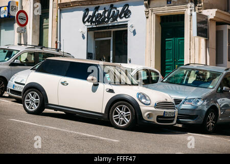 Marseille, France - 30 juin 2015 : blanc couleur Mini Cooper le street Banque D'Images