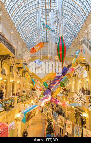 L'intérieur des gencives, la décoration et l'illumination pour le Nouvel An et les vacances de Noël, Moscou, Russie Banque D'Images