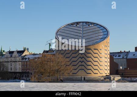 Copenhague, Danemark - janvier 21, 2016 : lac gelé en face du Planétarium Tycho Brahe sur une journée d'hiver. Banque D'Images