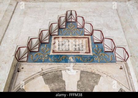 Entrée de fameux Koski Mehmed Pacha Mosquée dans la ville de Mostar, Bosnie-Herzégovine Banque D'Images