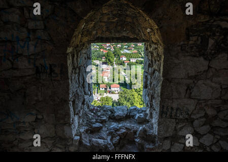 Vue aérienne de la ville médiévale de citadelle construite par le roi Stephen Tvrtko I de la Bosnie en 1383 dans village Pocitelj, Bosnie-Herzégovine Banque D'Images