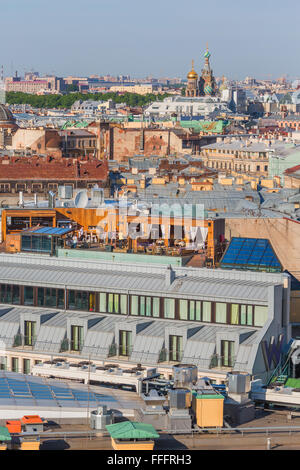 Vue de la Colonnade de la cathédrale Saint-Isaac, Saint Petersburg, Russie Banque D'Images