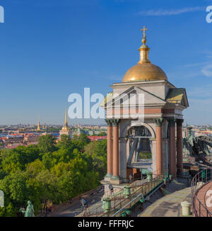 Vue de la Colonnade de la cathédrale Saint-Isaac, Saint Petersburg, Russie Banque D'Images