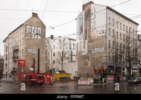 BERLIN - 11 février : Lot en construction dans la Brunnenstrasse corner Invalidenstrasse le 11 février 2016 à Berlin Mitte. Banque D'Images