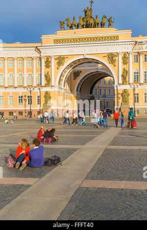 Le personnel de l'immeuble, Place du Palais, Saint Petersbourg, Russie Banque D'Images