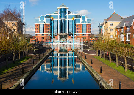 L'immeuble de bureaux de Victoria du Canal, Salford Quays, Manchester, UK Banque D'Images