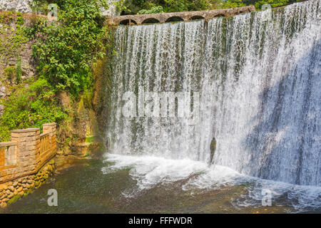 Cascade dans le parc, Nouvelle Athos, Abkhazie, Géorgie Banque D'Images