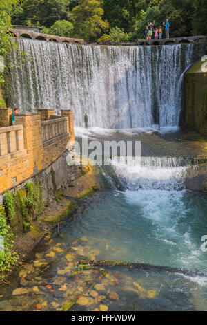 Cascade dans le parc, Nouvelle Athos, Abkhazie, Géorgie Banque D'Images