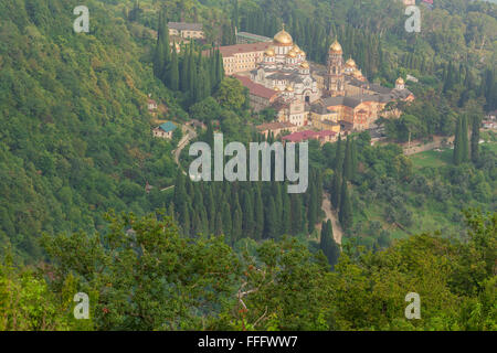 Voir de nouveaux Athos Monastère du Anacopia mountain, New Athos, Abkhazie, Géorgie Banque D'Images