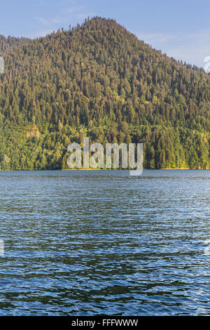 Lac de montagne Ritsa, Abkhazie, Géorgie Banque D'Images