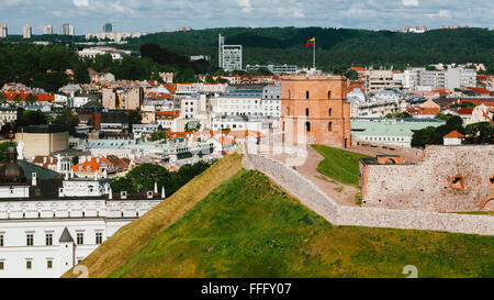 Panorama de la tour de Gediminas (Gedimino) à Vilnius, Lituanie. Symbole historique de la ville de Vilnius et de la Lituanie. East Banque D'Images