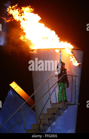 La flamme olympique, le 12 février 2016 : au cours de la cérémonie d'ouverture Lillehammer 2016 Jeux Olympiques de la jeunesse d'hiver de Lillehammer, en Norvège. Credit : Ito Shingo/AFLO SPORT/Alamy Live News Banque D'Images