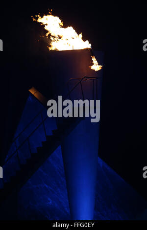 La flamme olympique, le 12 février 2016 : au cours de la cérémonie d'ouverture Lillehammer 2016 Jeux Olympiques de la jeunesse d'hiver de Lillehammer, en Norvège. Credit : Ito Shingo/AFLO SPORT/Alamy Live News Banque D'Images