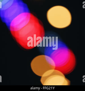 Bokeh Abstract Lumières Fond flou artistique, de feux de circulation. Multicolore. Banque D'Images