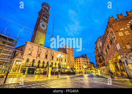 Vérone, Italie. Piazza delle Erbe Banque D'Images