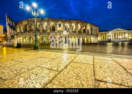 Vérone, Italie. Nuit pcture de la célèbre Arena Banque D'Images