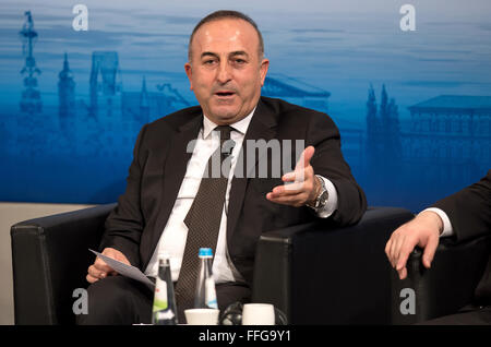 Munich, Allemagne. 12 Février, 2016. Le Ministre turc des affaires étrangères, Mevlut Cavusoglu parle lors de la 52e la sécurité dans Munich, Allemagne, 12 février 2016. La 52e Conférence de sécurité soit jusqu'au 14 février 2016. Photo : SVEN HOPPE/dpa/Alamy Live News Banque D'Images