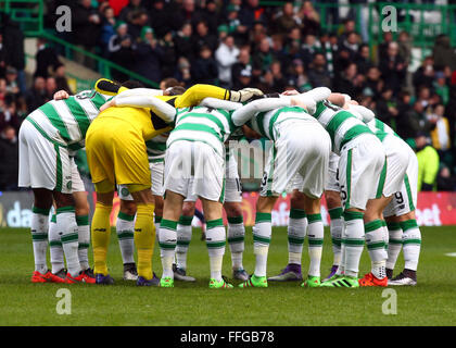 Glasgow, Ecosse, Royaume-Uni. Feb 13, 2016. Les joueurs se sont réunis devant le Celtic Celtic v Ross Comté Ladbrokes Scottish Premiership match au Celtic Park, Glasgow le 13 février 2016 Crédit : Ian Buchan/Alamy Live News Banque D'Images