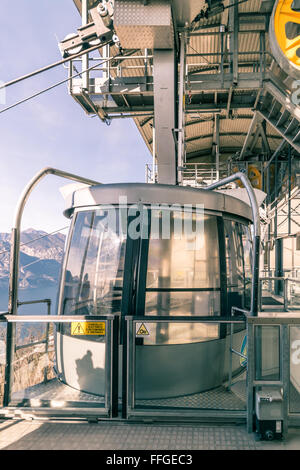 Cabine d'un arrêt de téléphérique à la station de montagne. Banque D'Images