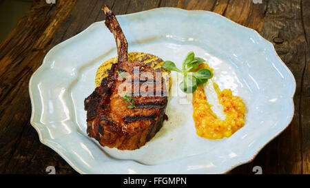 Barbecue Steak Tomahawk de sec Banque D'Images