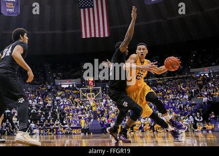 Baton Rouge, LA, USA. Feb 13, 2016. LSU Tigers de l'avant Ben Simmons (25) disques durs pour le panier au cours d'un match de basket-ball de NCAA entre le Texas A&M Aggies et la LSU Tigers à la Pete Maravich Assembly Centre de Baton Rouge, LA. LSU Tigers l'encontre de la Texas A&M Aggies 76-71. Stephen Lew/CSM/Alamy Live News Banque D'Images