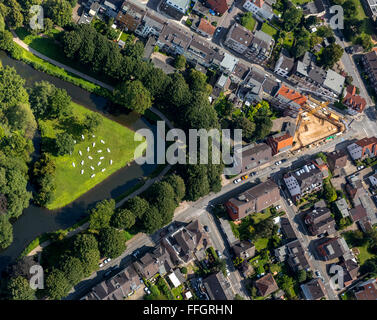 Vue aérienne, Moers centre avec anciens remparts et château, 'Ouroboros - Rivière de la vie" L'Allemagne, l'Europe, vue aérienne, Banque D'Images