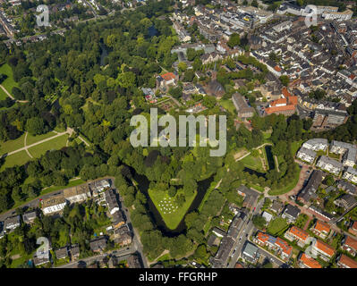 Vue aérienne, Moers centre avec remparts et château, Moers, la Ruhr, Nordrhein-Westfalen, Allemagne, Europe, antenne Banque D'Images