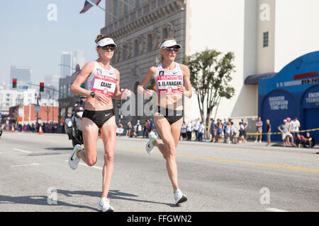 LA, Californie, USA. Feb 13, 2016. Amy Cragg et Shalane Flanagan conduire les dames dans les essais de l'équipe olympique américaine-marathon Banque D'Images